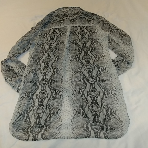 ๐Moda International Sheer Snakeskin Blouse - Picture 4 of 5